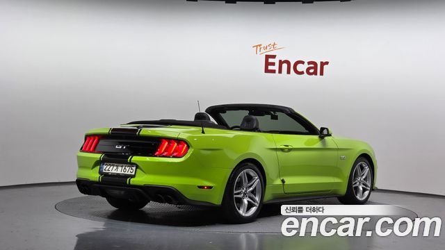 Ford Mustang GT Convertible — пробег 57 963 км — фото 2 из 5