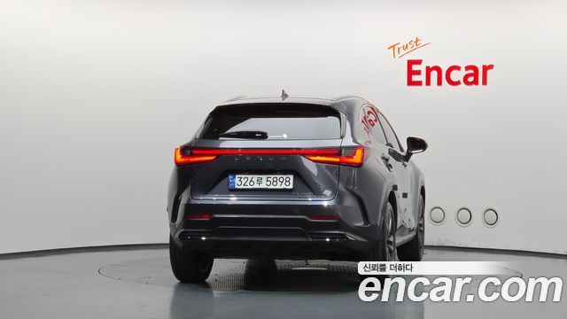 Lexus NX Premium — пробег 32 584 км — фото 4 из 5