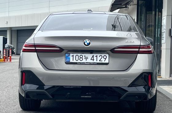 BMW 5-Series 520i M Sport — пробег 15 621 км — фото 4 из 5