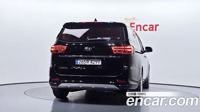 Kia Carnival из Кореи Encar