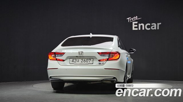 Honda Accord 2.0 Hybrid Touring — пробег 154 822 км — фото 4 из 5