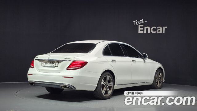 Mercedes-Benz E-Class E300 4MATIC Avnatgarde — пробег 101 677 км — фото 2 из 5