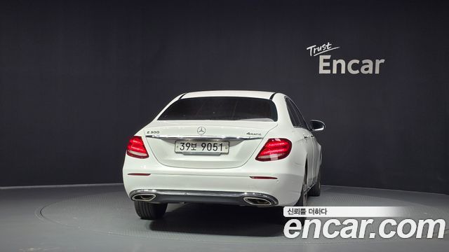 Mercedes-Benz E-Class E300 4MATIC Avnatgarde — пробег 101 677 км — фото 4 из 5