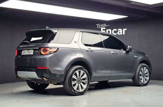 Land Rover Discovery Sport 2.0 TD4 HSE Luxury — пробег 171 491 км — фото 2 из 5
