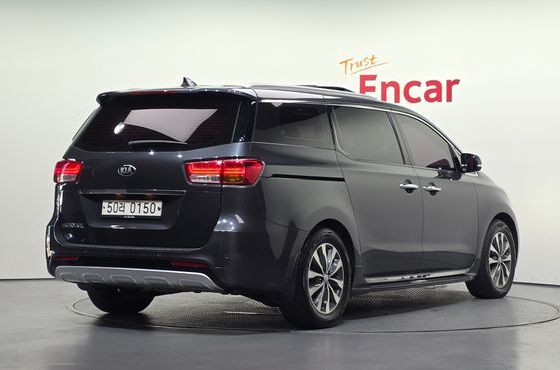 Kia Carnival 9-seater Luxury — пробег 181 360 км — фото 2 из 5