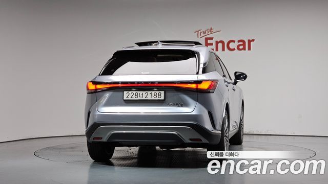 Lexus RX Luxury — пробег 16 608 км — фото 4 из 5