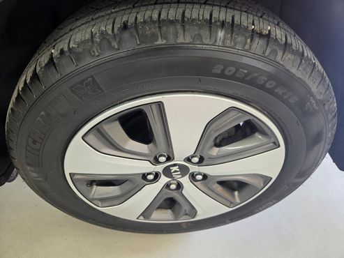 Kia Niro Luxury — пробег 122 880 км — фото 5 из 5