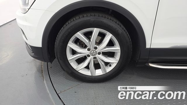 Volkswagen Tiguan 2.0 TDI Premium — пробег 149 049 км — фото 5 из 5