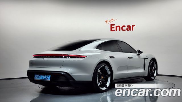 Porsche Taycan Base — пробег 45 609 км — фото 2 из 5
