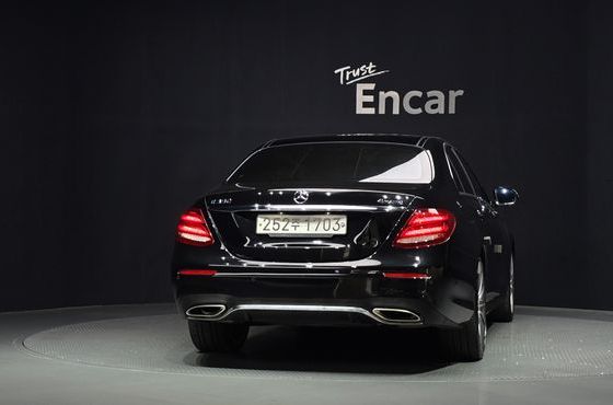 Mercedes-Benz E-Class E350 4MATIC AMG Line — пробег 130 711 км — фото 4 из 5
