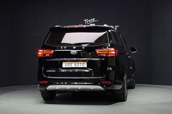 Kia Carnival 9-Seater Luxury — пробег 98 062 км — фото 4 из 5