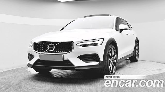 Volvo V60 B5 Ultimate AWD — пробег 46 489 км — фото 1 из 5