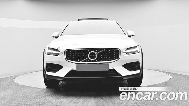 Volvo V60 B5 Ultimate AWD — пробег 46 489 км — фото 2 из 5
