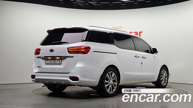 Kia Carnival из Кореи Encar