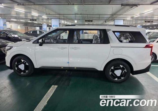 Kia Carnival HEV 9 seater Prestige — пробег 1 км — фото 5 из 5