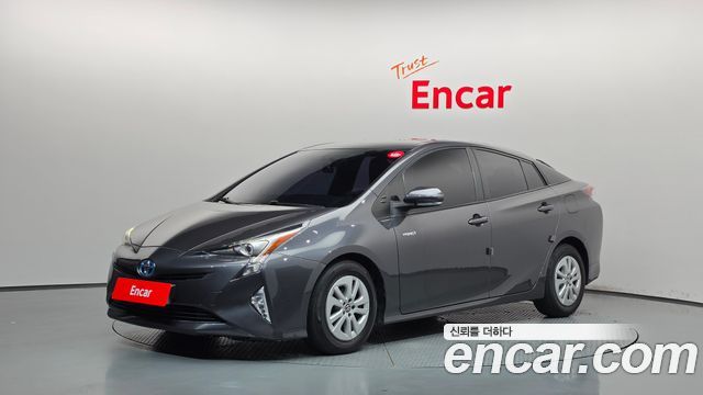 Toyota Prius 1.8 E — пробег 98 202 км — фото 1 из 5