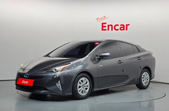 Toyota Prius 1.8 E — пробег 98 202 км — фото 1 из 5