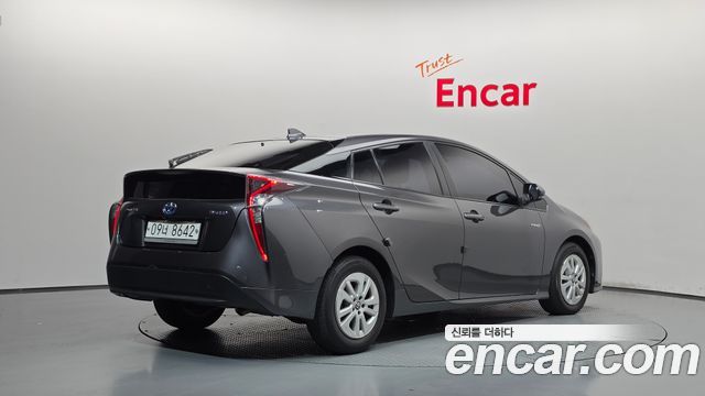 Toyota Prius 1.8 E — пробег 98 202 км — фото 2 из 5