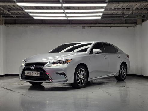 Lexus ES Supreme XV60 — пробег 104 590 км — фото 1 из 5