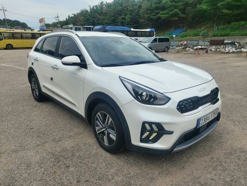 Kia Niro 1.6 HEV Prestige — пробег 40 000 км — фото 2 из 5