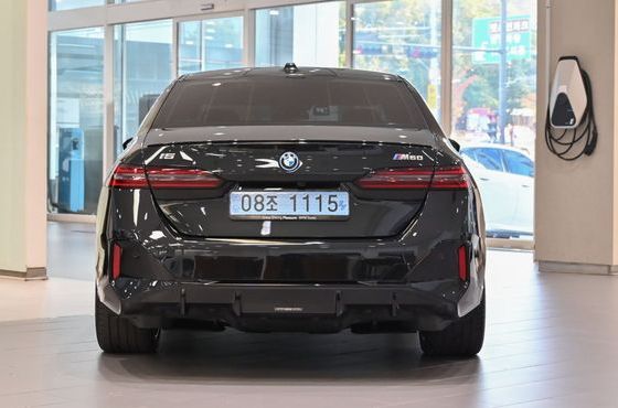 BMW i5 M60 xDrive — пробег 9 609 км — фото 3 из 5