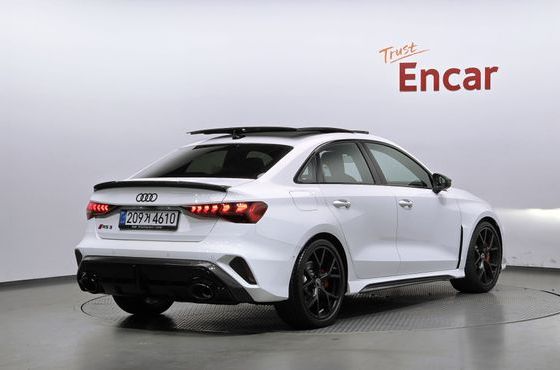 Audi RS3 2.5 TFSI Quattro Carbon Edition — пробег 281 км — фото 2 из 5