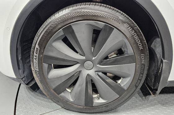 Tesla Model Y Long Range AWD — пробег 79 437 км — фото 5 из 5