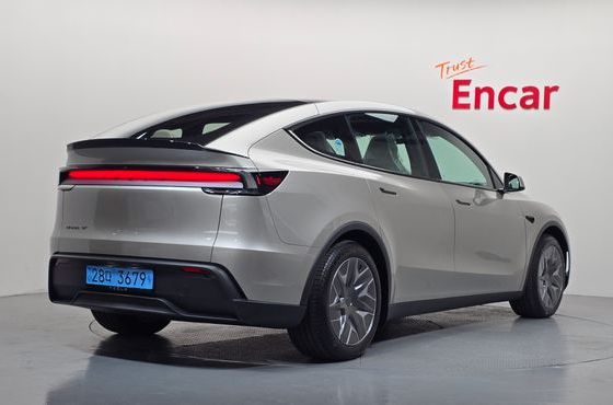 Tesla Model Y L Long Range AWD — пробег 127 км — фото 2 из 5