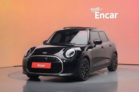 Mini Cooper 5 Door Favoured — пробег 43 378 км — фото 1 из 5