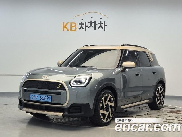 Mini Countryman ALL4 SE Favoured — пробег 1 906 км — фото 1 из 5