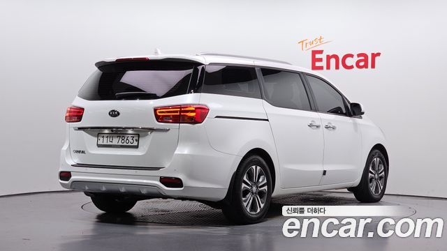Kia Carnival 9-Seater Luxury — пробег 72 699 км — фото 2 из 5
