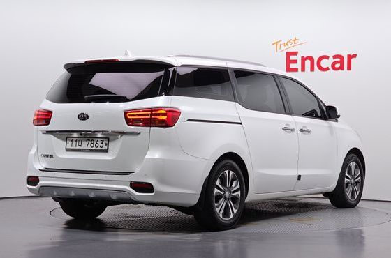 Kia Carnival 9-Seater Luxury — пробег 72 699 км — фото 2 из 5