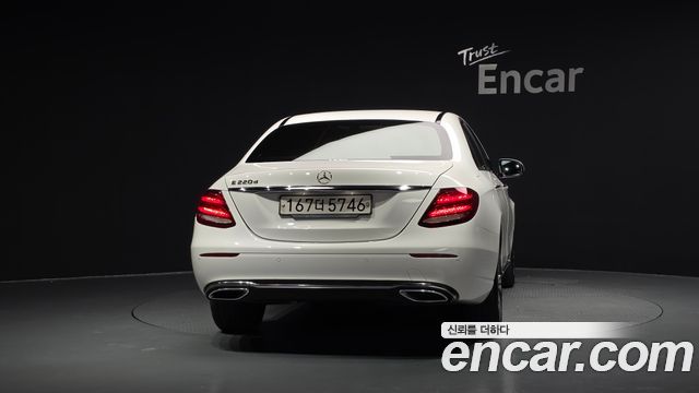 Mercedes-Benz E-Class E220d Avantgarde — пробег 140 111 км — фото 4 из 5