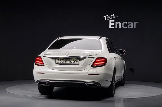 Mercedes-Benz E-Class E300e 4MATIC Exclusive — пробег 75 544 км — фото 4 из 5