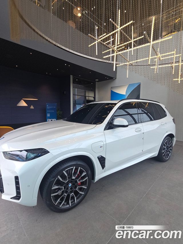 BMW X5 xDrive 50e M Sport — пробег 5 000 км — фото 2 из 5