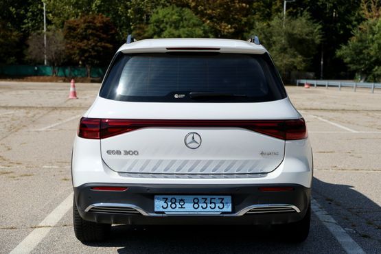 Mercedes-Benz EQB EQB300 4MATIC AMG Line — пробег 11 950 км — фото 4 из 5