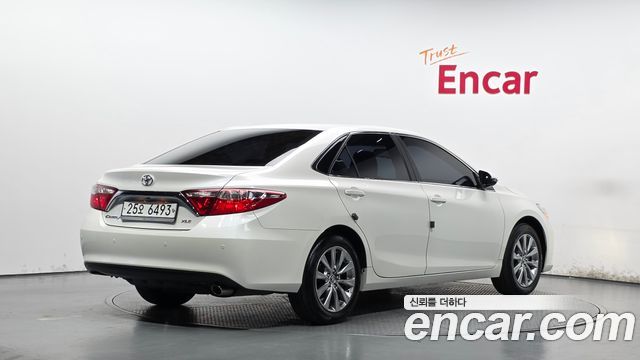 Toyota Camry 2.5 XLE — пробег 43 893 км — фото 2 из 5