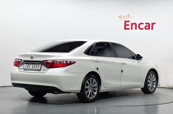 Toyota Camry 2.5 XLE — пробег 43 893 км — фото 2 из 5