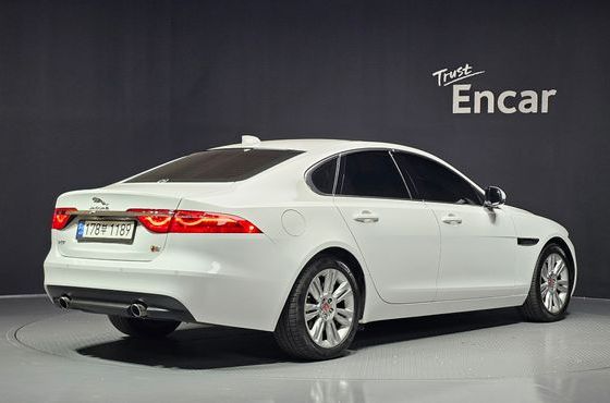 Jaguar XF 25t Prestige — пробег 95 372 км — фото 2 из 5