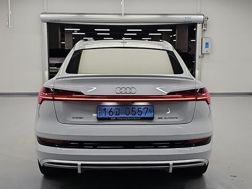 Audi e-tron 55 Quattro Sportback — пробег 102 253 км — фото 3 из 5