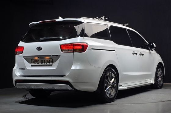 Kia Carnival 9-seater Prestige — пробег 146 700 км — фото 2 из 5