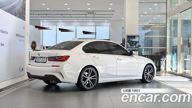 BMW 3-Series 320i M Sport — пробег 28 555 км — фото 4 из 5