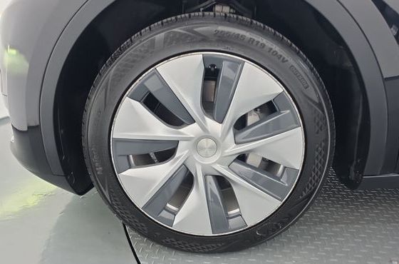 Tesla Model Y RWD — пробег 49 836 км — фото 5 из 5