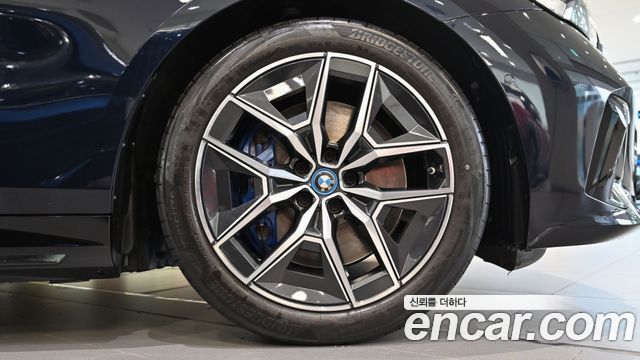 BMW i5 eDrive 40 M Sport — пробег 12 361 км — фото 5 из 5