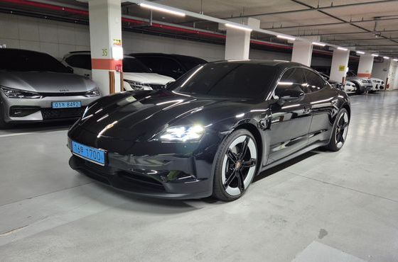 Porsche Taycan Base 4 — пробег 16 700 км — фото 1 из 5