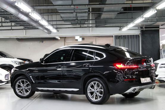 BMW X4 xDrive20i xLine — пробег 75 300 км — фото 4 из 5