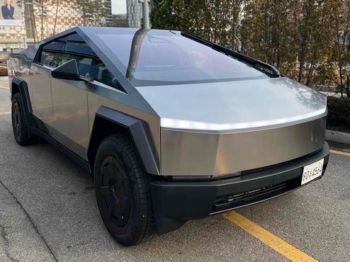 Tesla Cybertruck AWD — пробег 19 880 км — фото 1 из 5