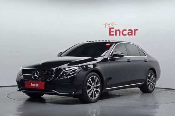Mercedes-Benz E-Class E300 4MATIC Avnatgarde — пробег 69 995 км — фото 1 из 5