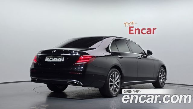 Mercedes-Benz E-Class E300 4MATIC Avnatgarde — пробег 69 995 км — фото 2 из 5