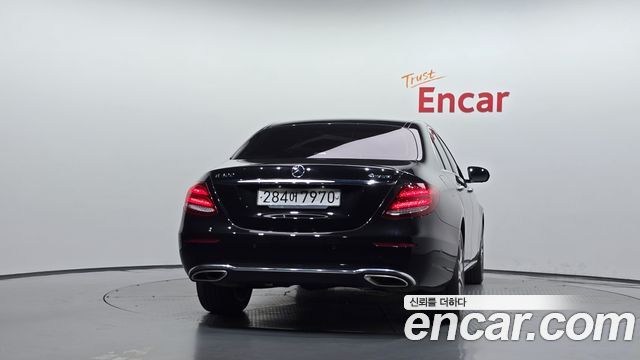 Mercedes-Benz E-Class E300 4MATIC Avnatgarde — пробег 69 995 км — фото 4 из 5